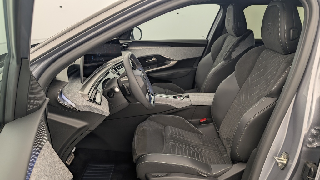 Peugeot 5008 HYBRID 145CH E-DCS6 GT