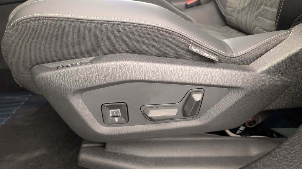 Peugeot 5008 HYBRID 145CH E-DCS6 GT