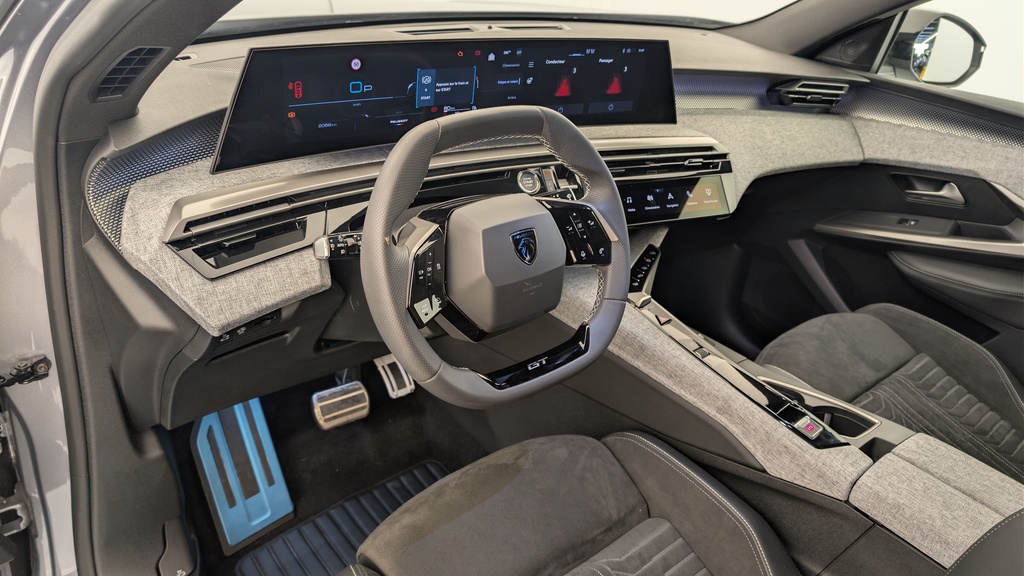 Peugeot 5008 HYBRID 145CH E-DCS6 GT