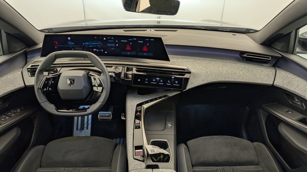 Peugeot 5008 HYBRID 145CH E-DCS6 GT