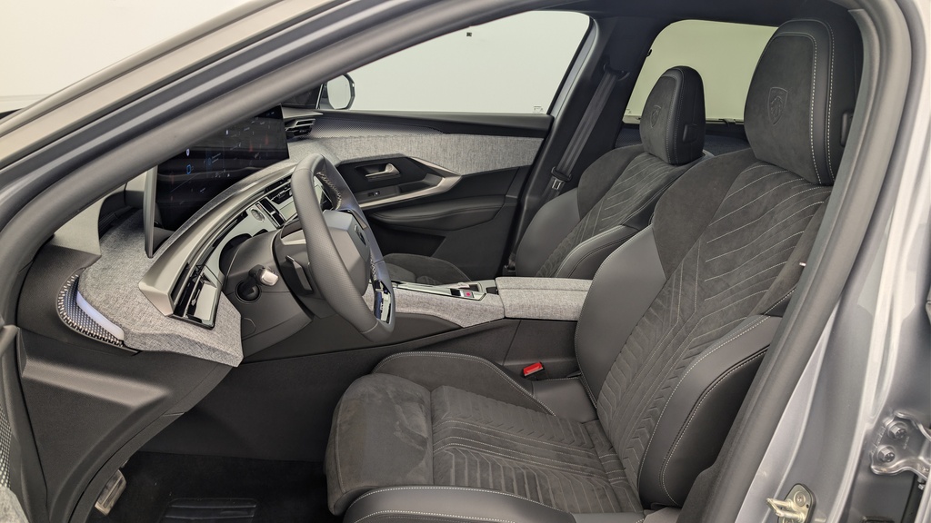 Peugeot 5008 HYBRID 145CH E-DCS6 GT