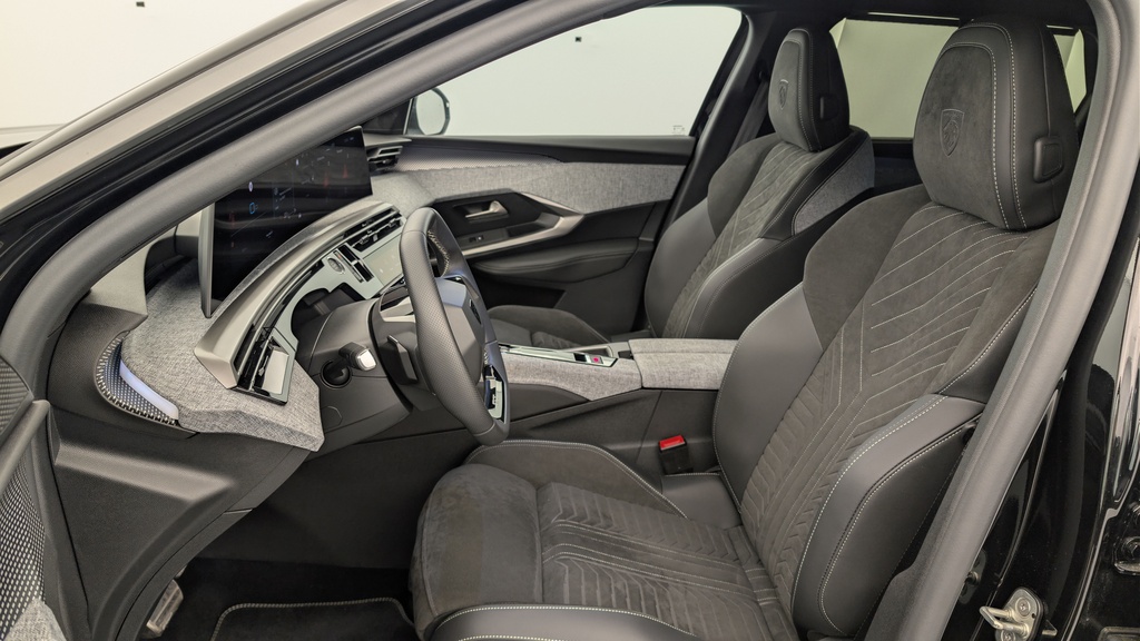 Peugeot 5008 HYBRID 145CH E-DCS6 GT