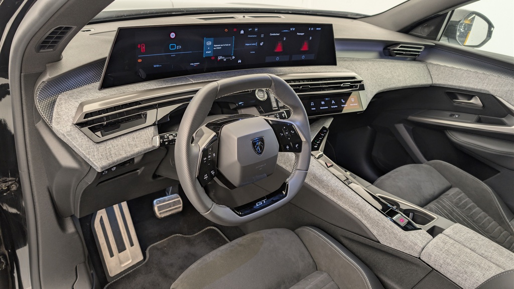 Peugeot 5008 HYBRID 145CH E-DCS6 GT