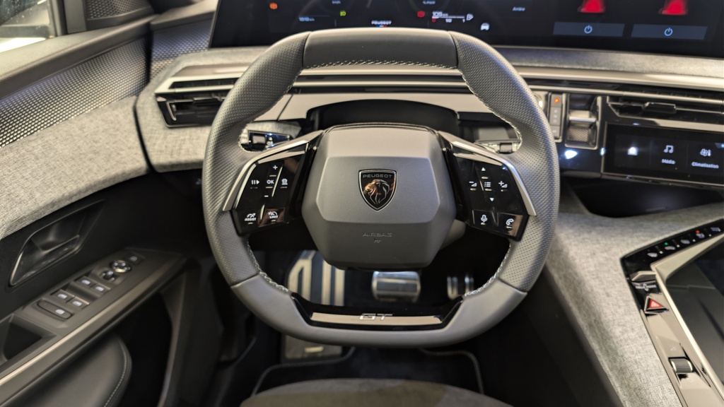 Peugeot 5008 HYBRID 145CH E-DCS6 GT