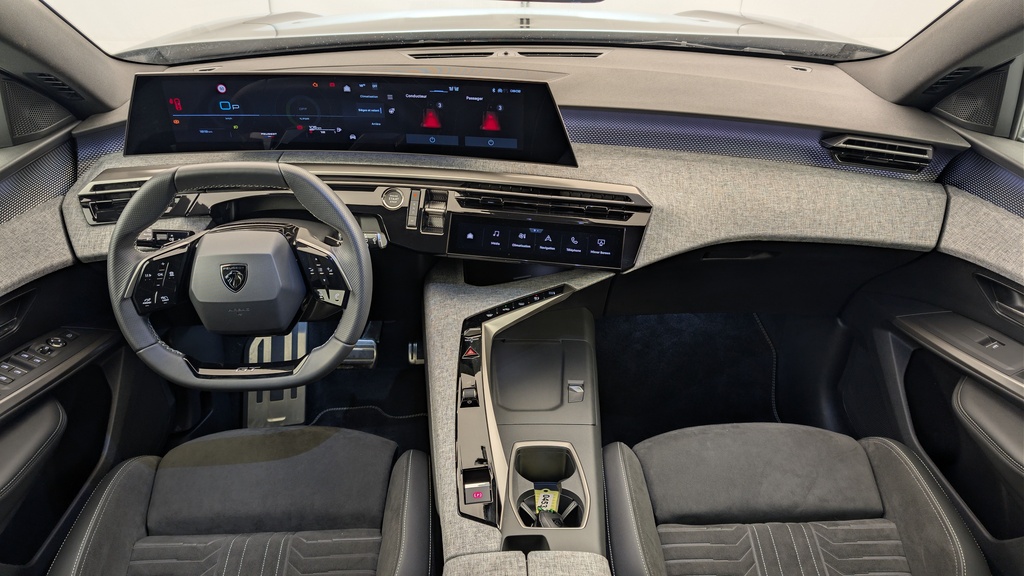 Peugeot 5008 HYBRID 145CH E-DCS6 GT