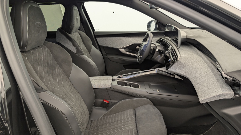 Peugeot 5008 HYBRID 145CH E-DCS6 GT