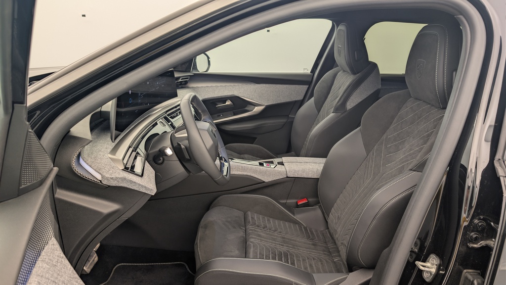 Peugeot 5008 HYBRID 145CH E-DCS6 GT