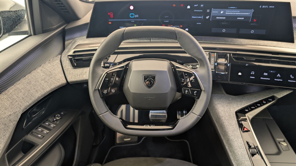 Peugeot 5008 HYBRID 145CH E-DCS6 GT