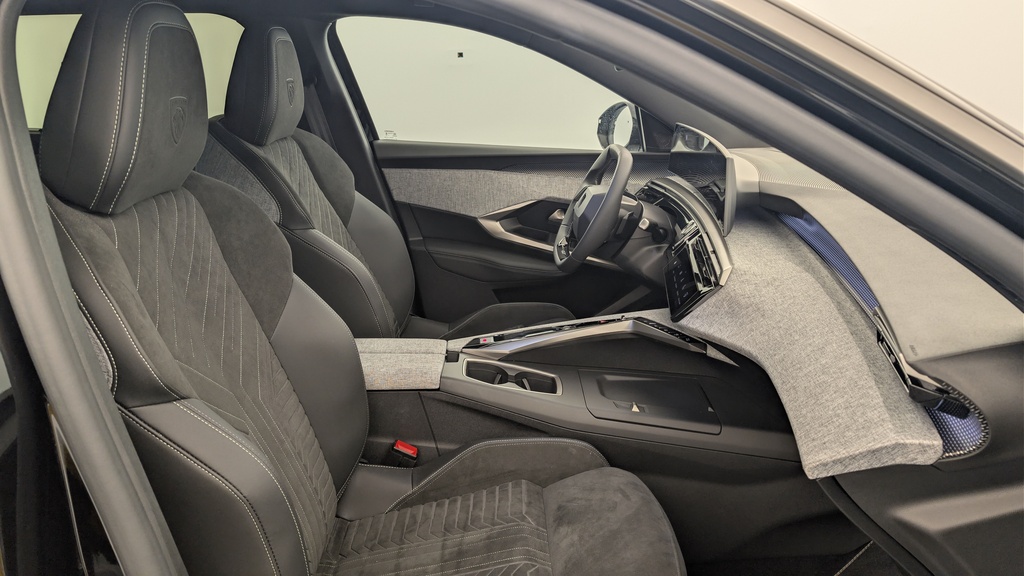 Peugeot 5008 HYBRID 145CH E-DCS6 GT