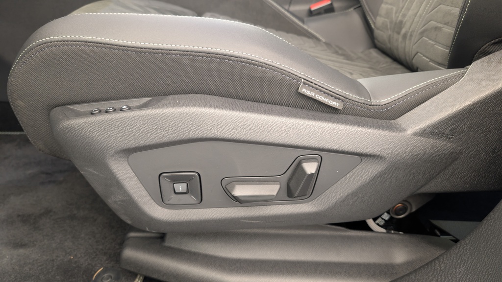 Peugeot 5008 HYBRID 145CH E-DCS6 GT