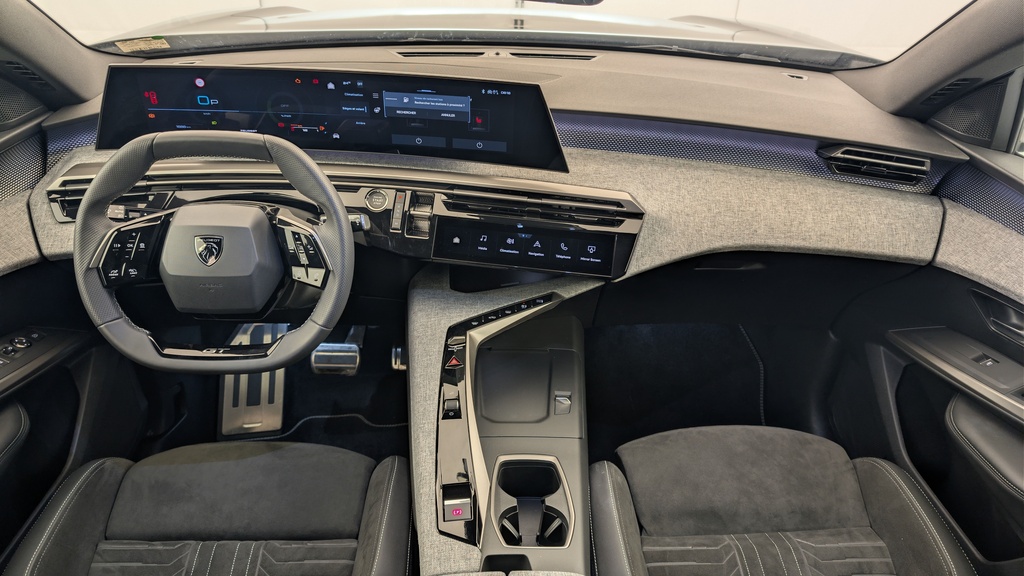 Peugeot 5008 HYBRID 145CH E-DCS6 GT