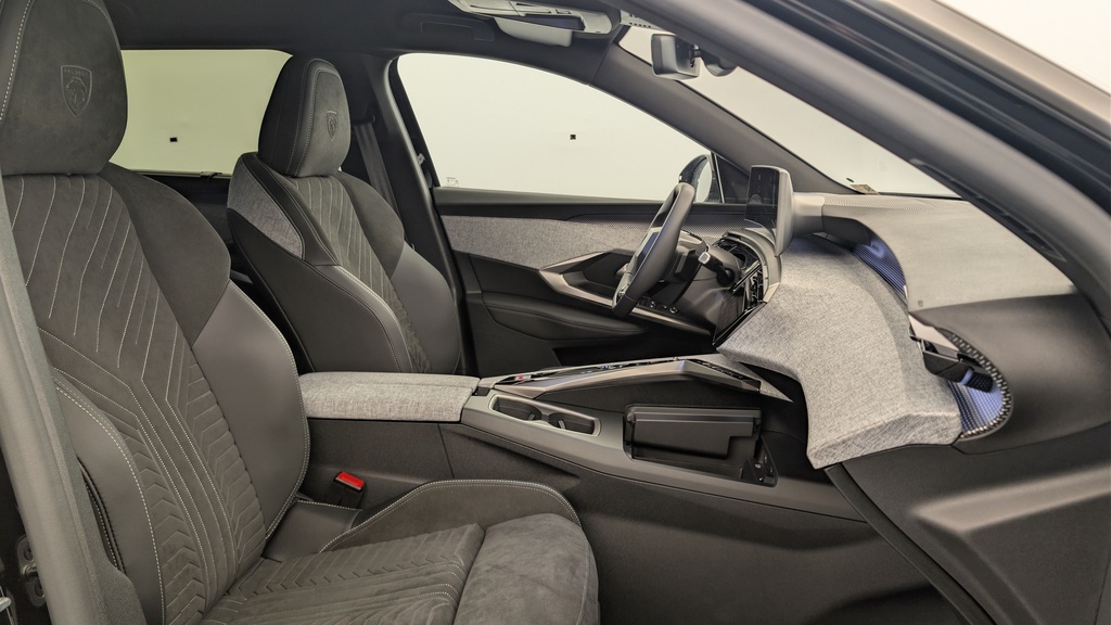 Peugeot 5008 HYBRID 145CH E-DCS6 GT