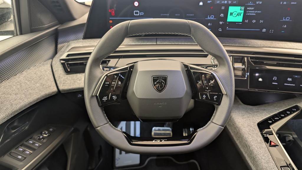 Peugeot 5008 HYBRID 145CH E-DCS6 GT