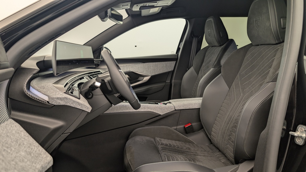 Peugeot 5008 HYBRID 145CH E-DCS6 GT