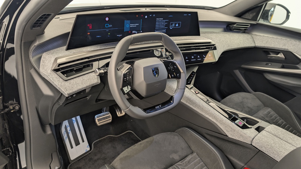 Peugeot 5008 HYBRID 145CH E-DCS6 GT