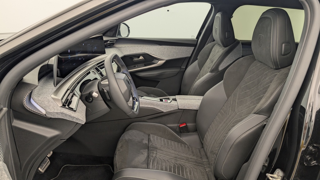 Peugeot 5008 HYBRID 145CH E-DCS6 GT