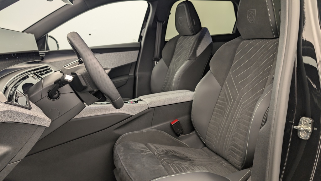 Peugeot 5008 HYBRID 145CH E-DCS6 GT