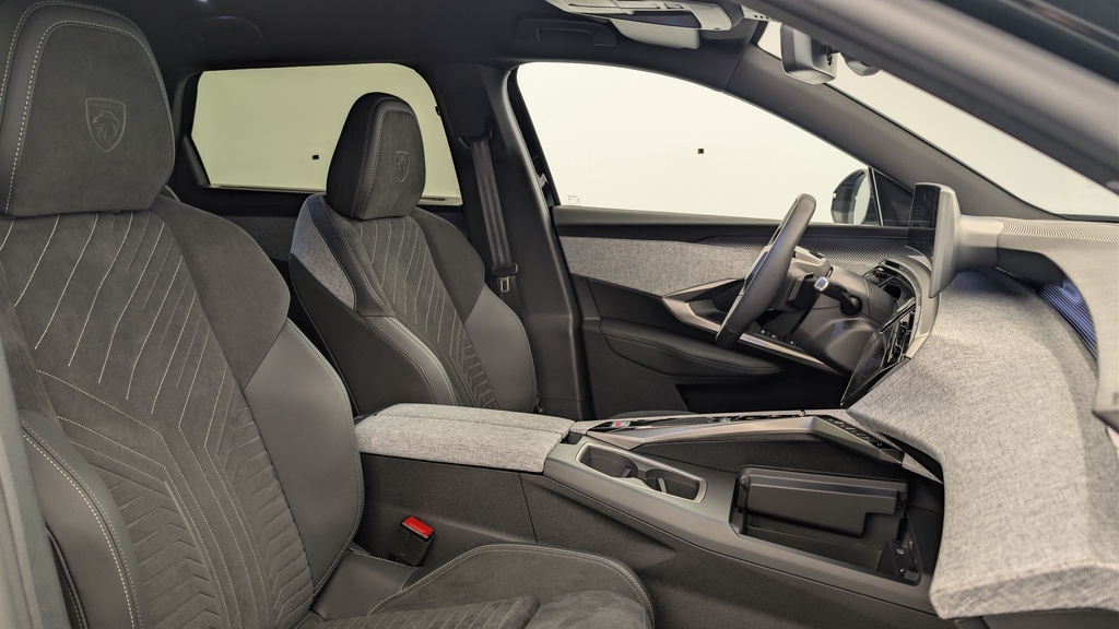 Peugeot 5008 HYBRID 145CH E-DCS6 GT