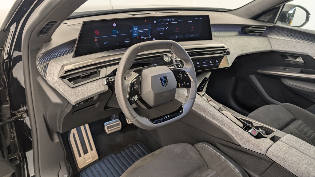 Peugeot 5008 HYBRID 145CH E-DCS6 GT