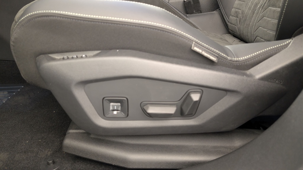 Peugeot 5008 HYBRID 145CH E-DCS6 GT