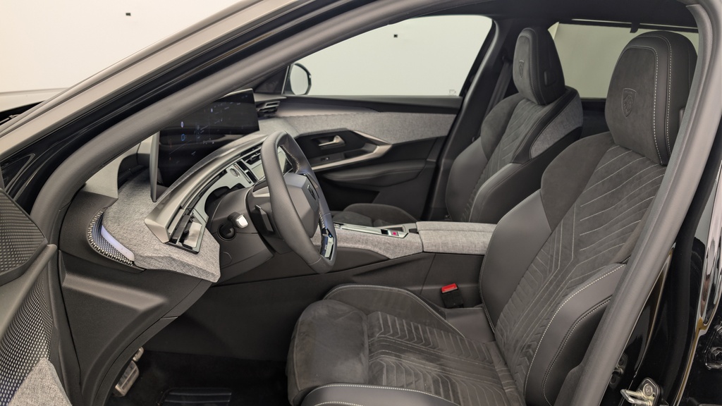 Peugeot 5008 HYBRID 145CH E-DCS6 GT