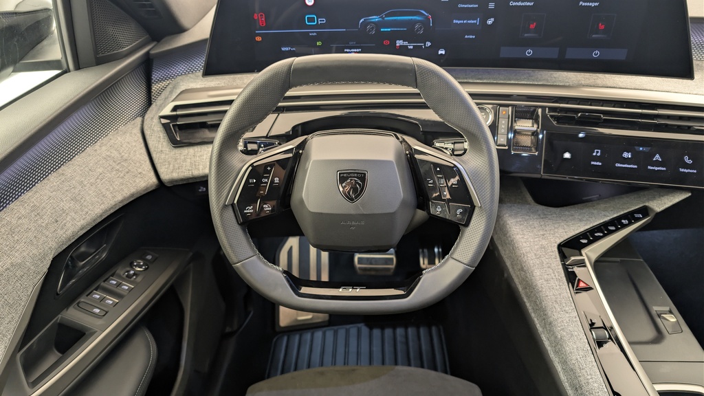 Peugeot 5008 HYBRID 145CH E-DCS6 GT