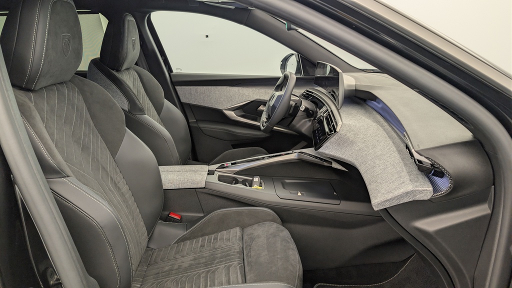Peugeot 5008 HYBRID 145CH E-DCS6 GT