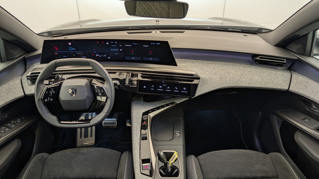 Peugeot 5008 HYBRID 145CH E-DCS6 GT