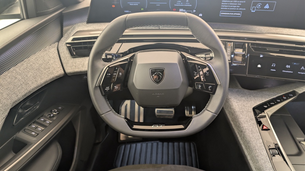 Peugeot 5008 HYBRID 145CH E-DCS6 GT