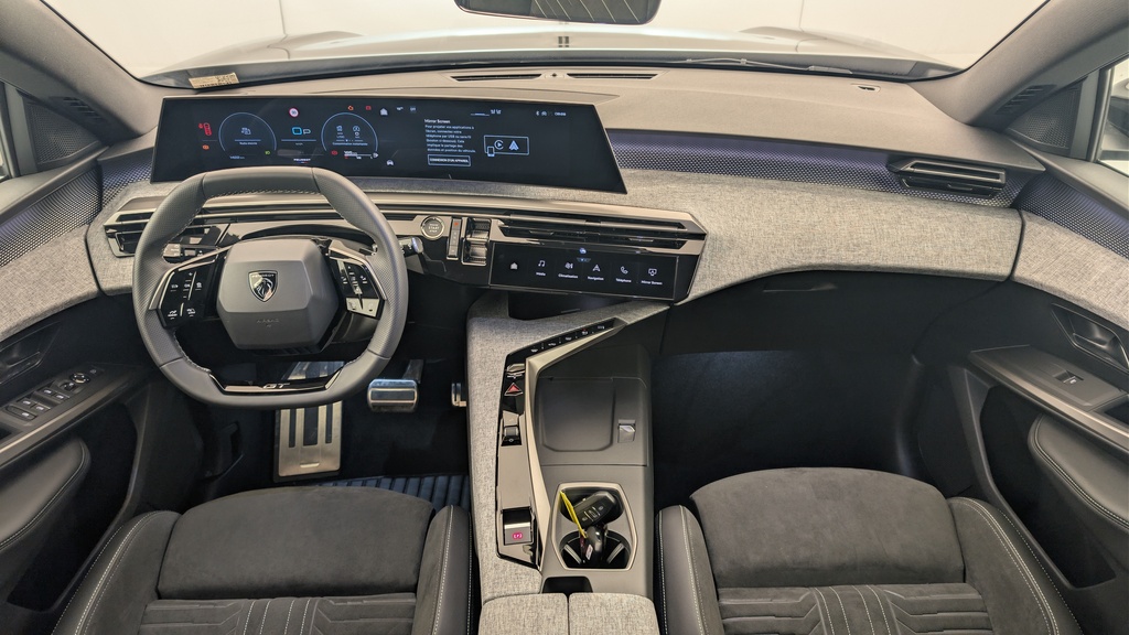 Peugeot 5008 HYBRID 145CH E-DCS6 GT