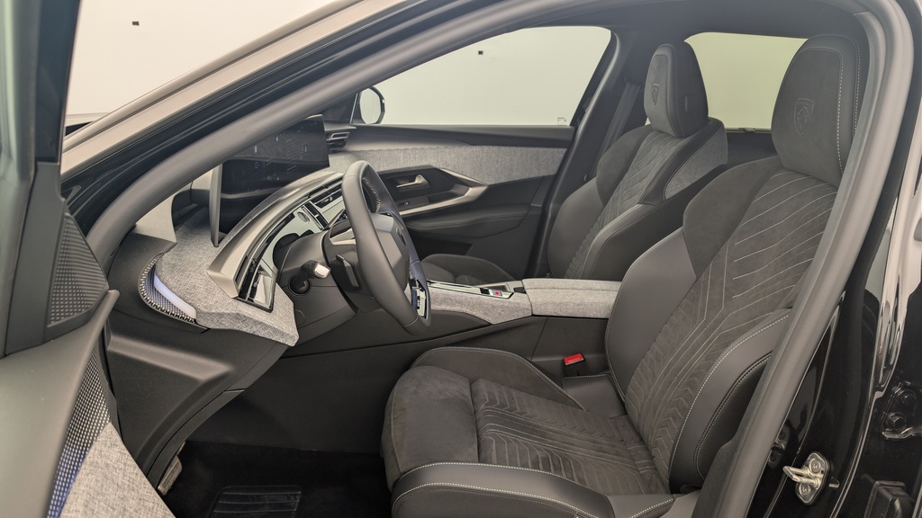 Peugeot 5008 HYBRID 145CH E-DCS6 GT