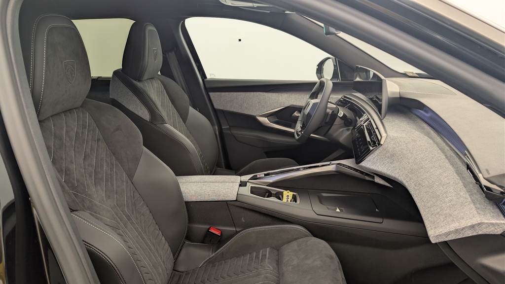 Peugeot 5008 HYBRID 145CH E-DCS6 GT
