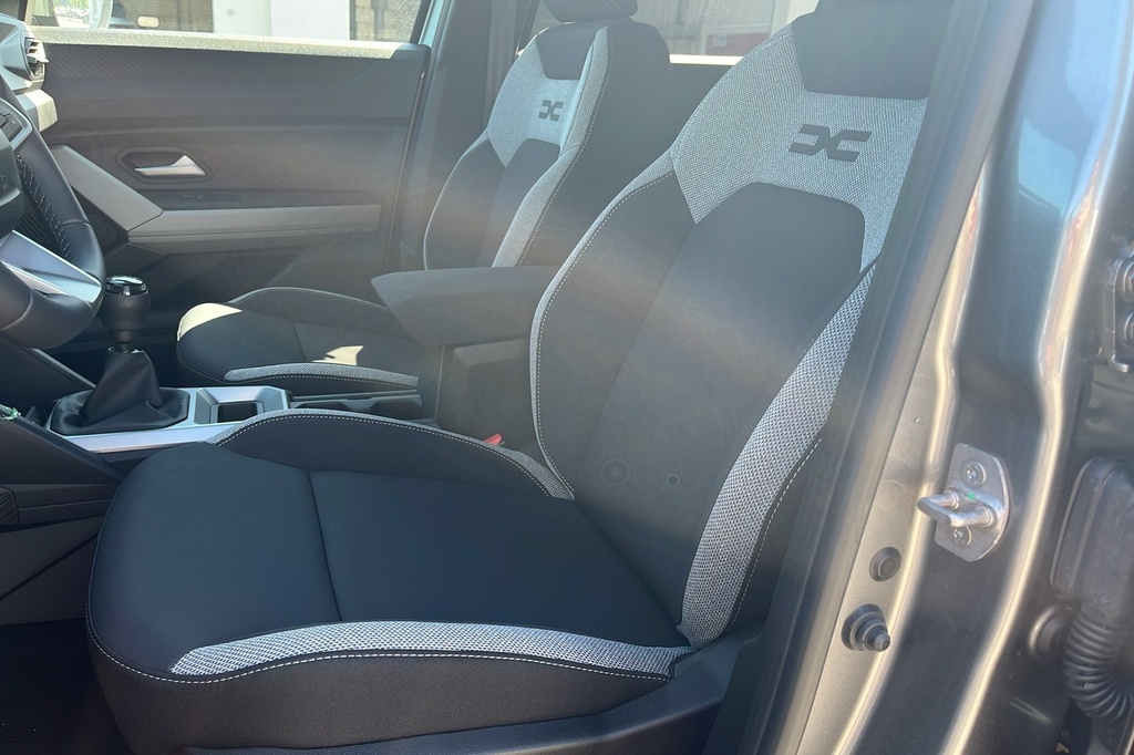 Dacia BIGSTER Mild Hybrid 140 Journey