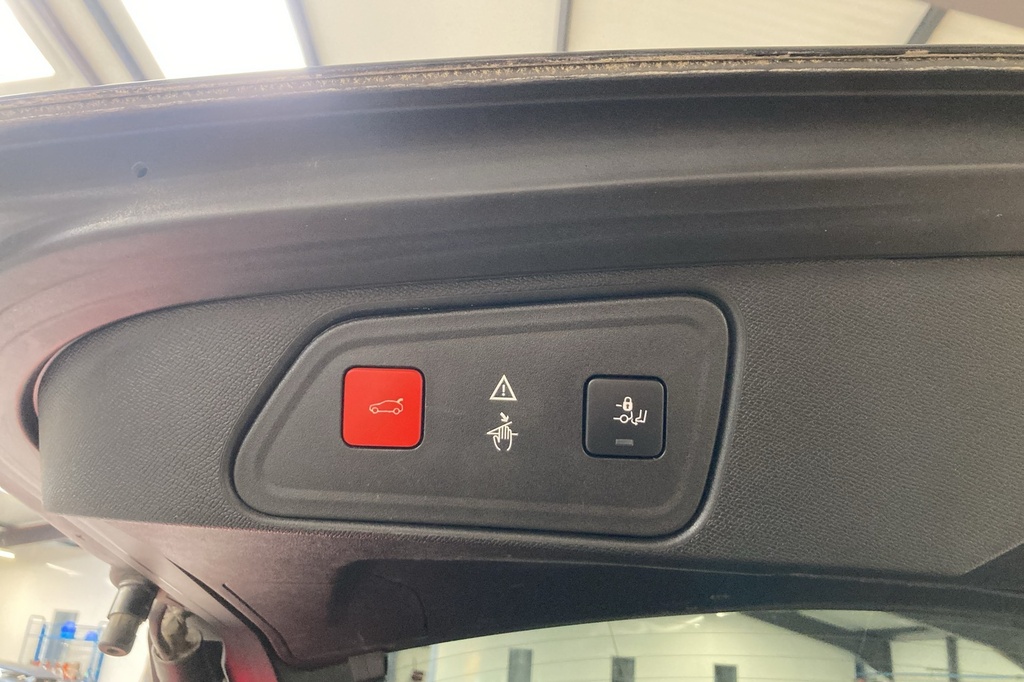 Peugeot 3008 Hybrid4 300 e-EAT8 GT