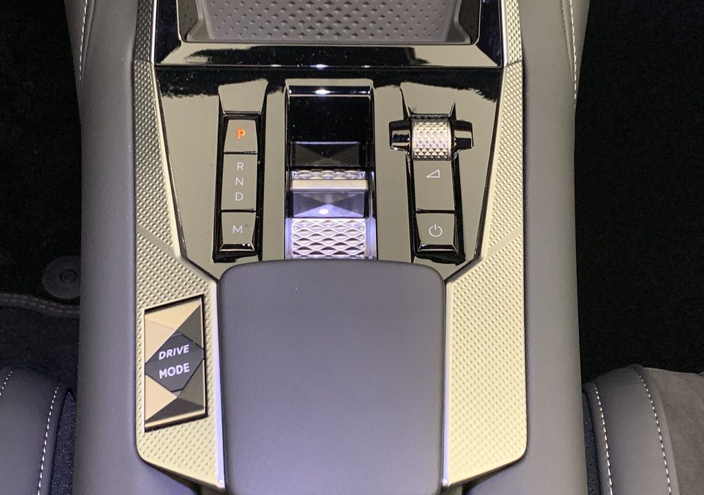 Ds N°4 Hybride 145 e-DCT6 Etoile – Alcantara