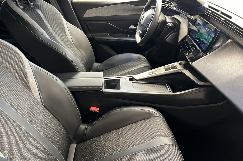 Peugeot 408 Hybrid 145 e-DCS6 Allure