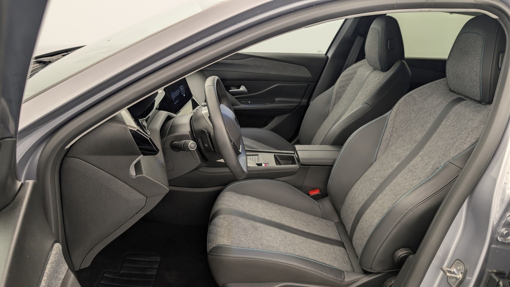 Peugeot 408 Hybrid 136 e-DCS6 Allure