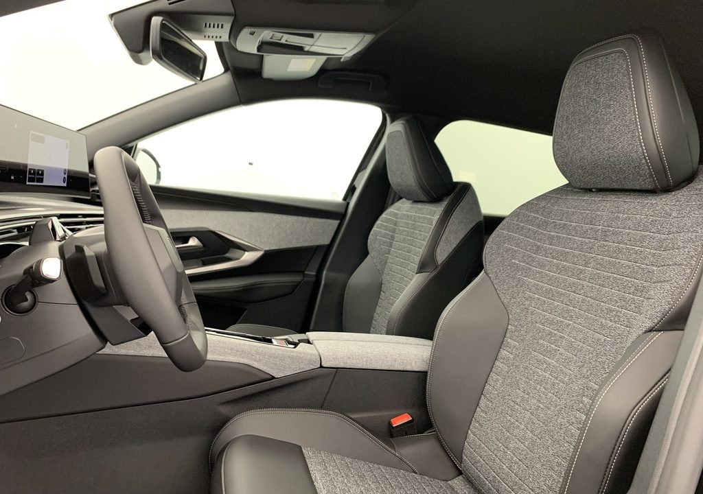 Peugeot 5008 Hybrid 145 e-DCS6 Allure