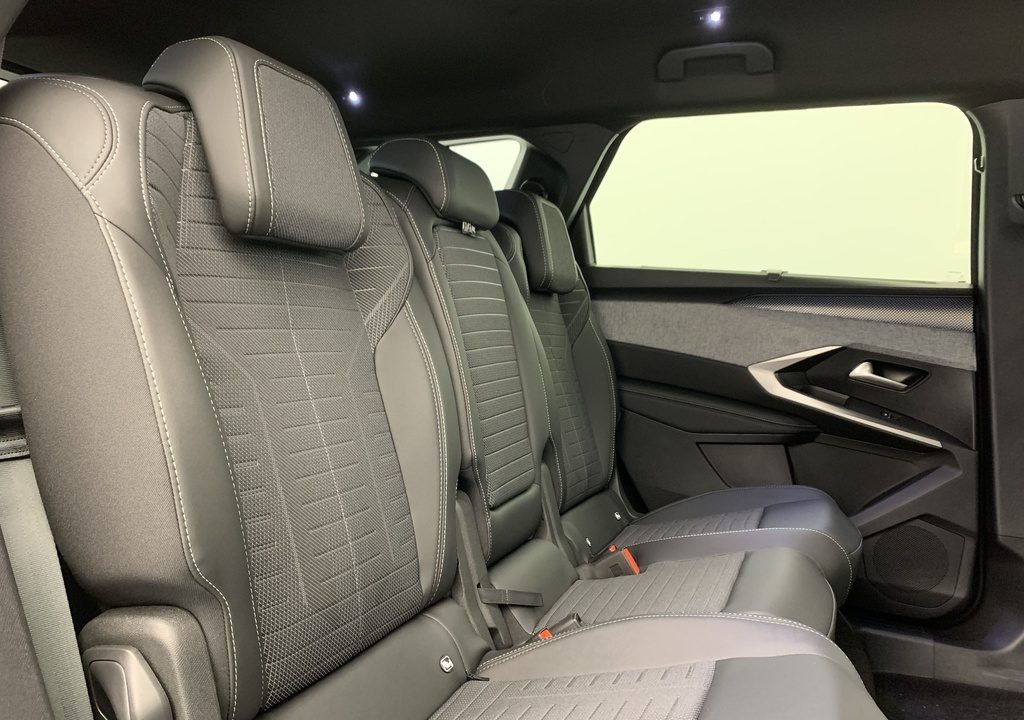 Peugeot 5008 HYBRID 145CH E-DCS6 GT