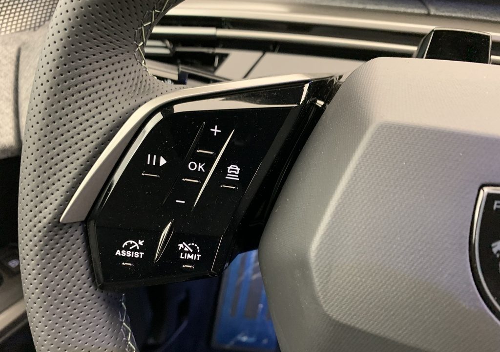 Peugeot 5008 HYBRID 145CH E-DCS6 GT