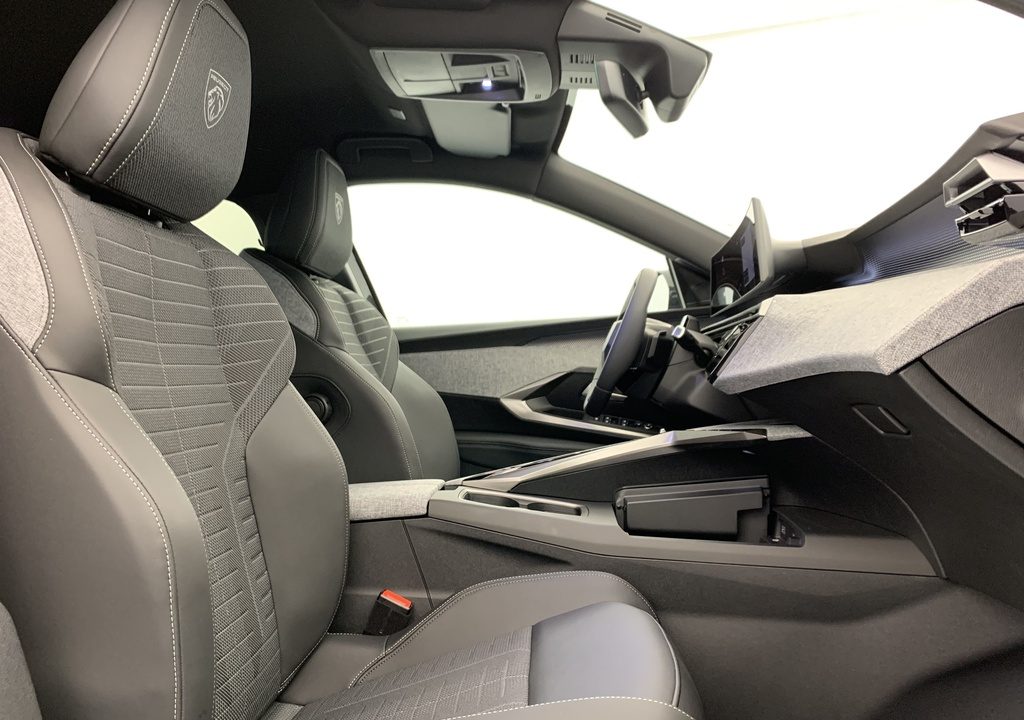 Peugeot 5008 HYBRID 145CH E-DCS6 GT