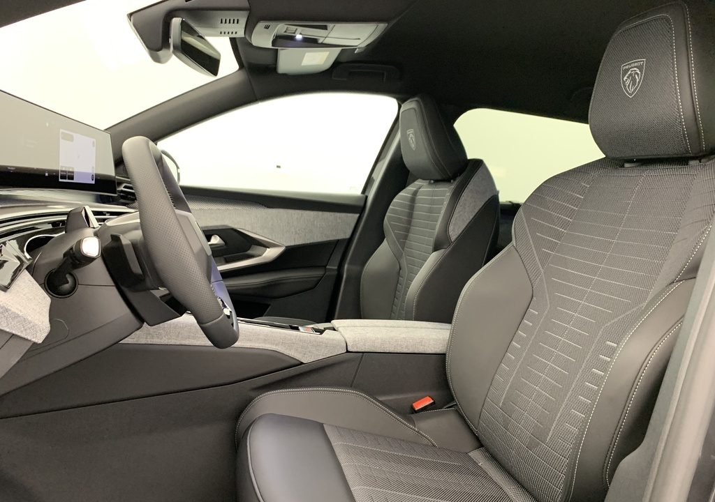 Peugeot 5008 HYBRID 145CH E-DCS6 GT