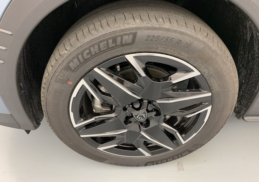 Peugeot 5008 HYBRID 145CH E-DCS6 GT
