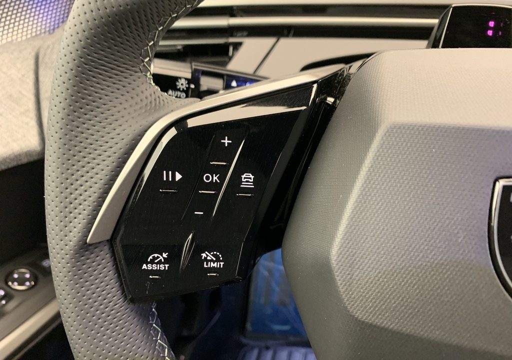 Peugeot 5008 HYBRID 145CH E-DCS6 GT