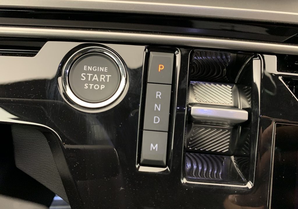 Peugeot 5008 HYBRID 145CH E-DCS6 GT