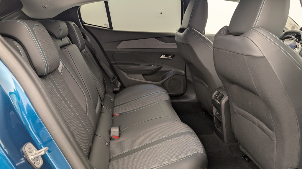Peugeot 408 Hybrid 145 e-DCS6 Allure