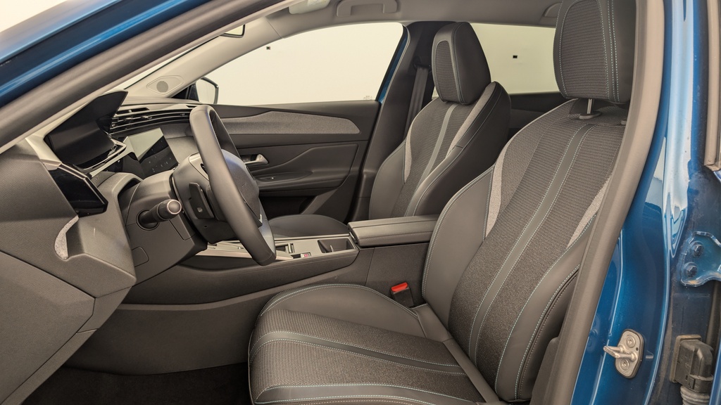 Peugeot 408 Hybrid 145 e-DCS6 Allure