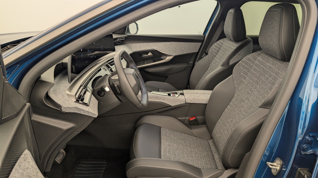 Peugeot 5008 HYBRID 145 CH E-DCS6 ALLURE
