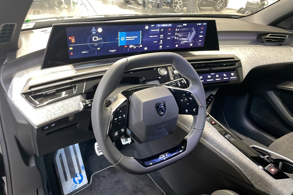 Peugeot 5008 HYBRID 145CH E-DCS6 GT