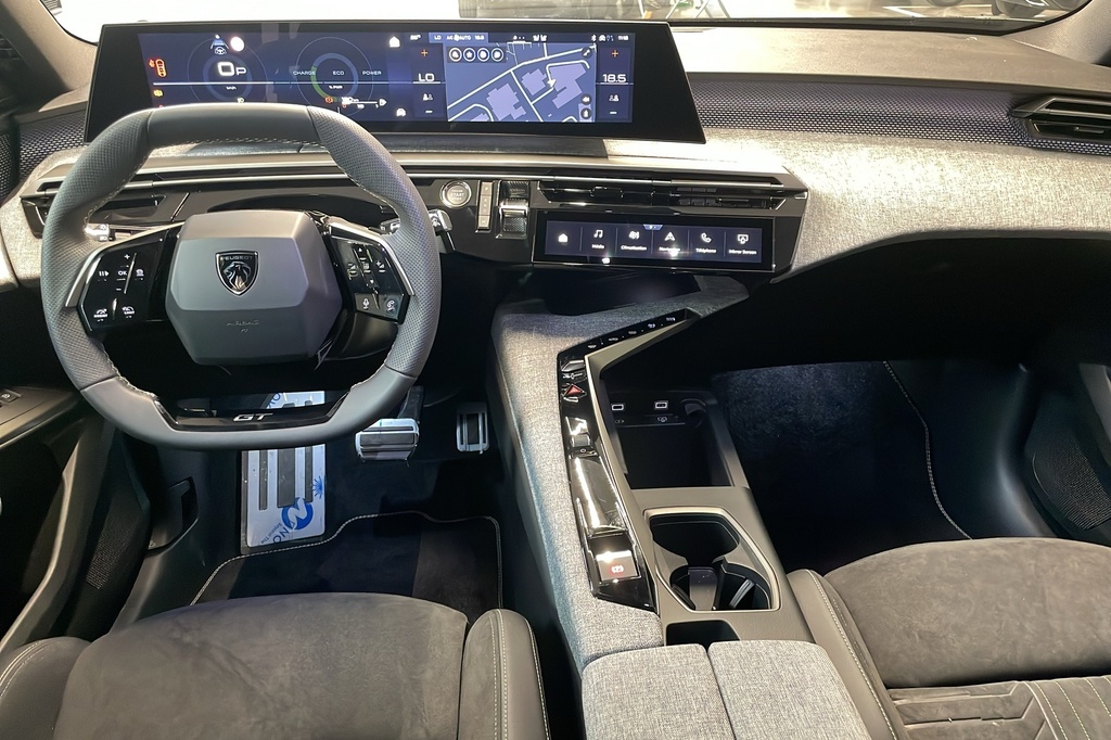 Peugeot 5008 HYBRID 145CH E-DCS6 GT